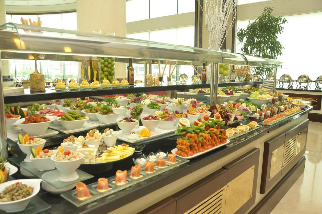 Crowne Plaza Istanbul Asia By Ihg Exterior foto A salad bar