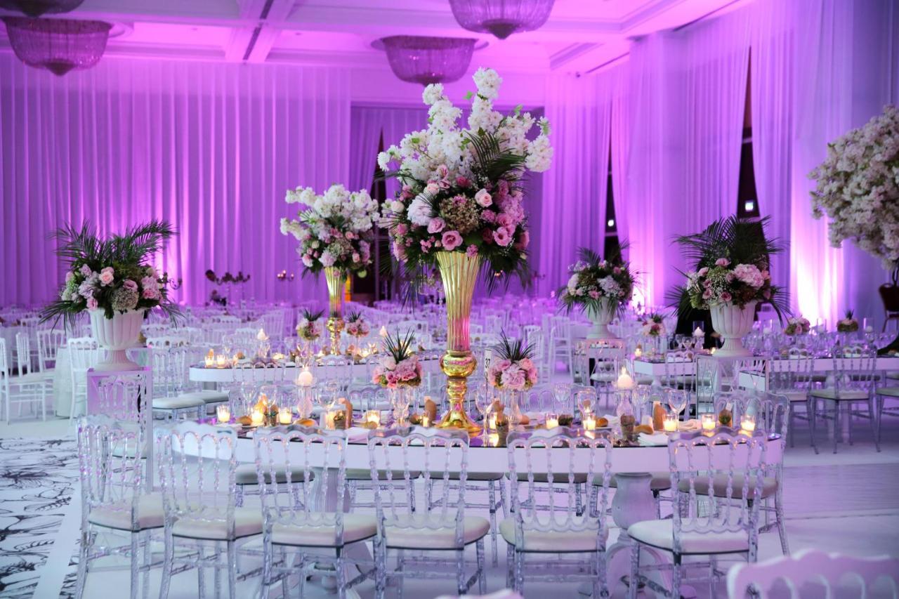 Crowne Plaza Istanbul Asia By Ihg Exterior foto The ballroom at the Ritz-Carlton, Tysons