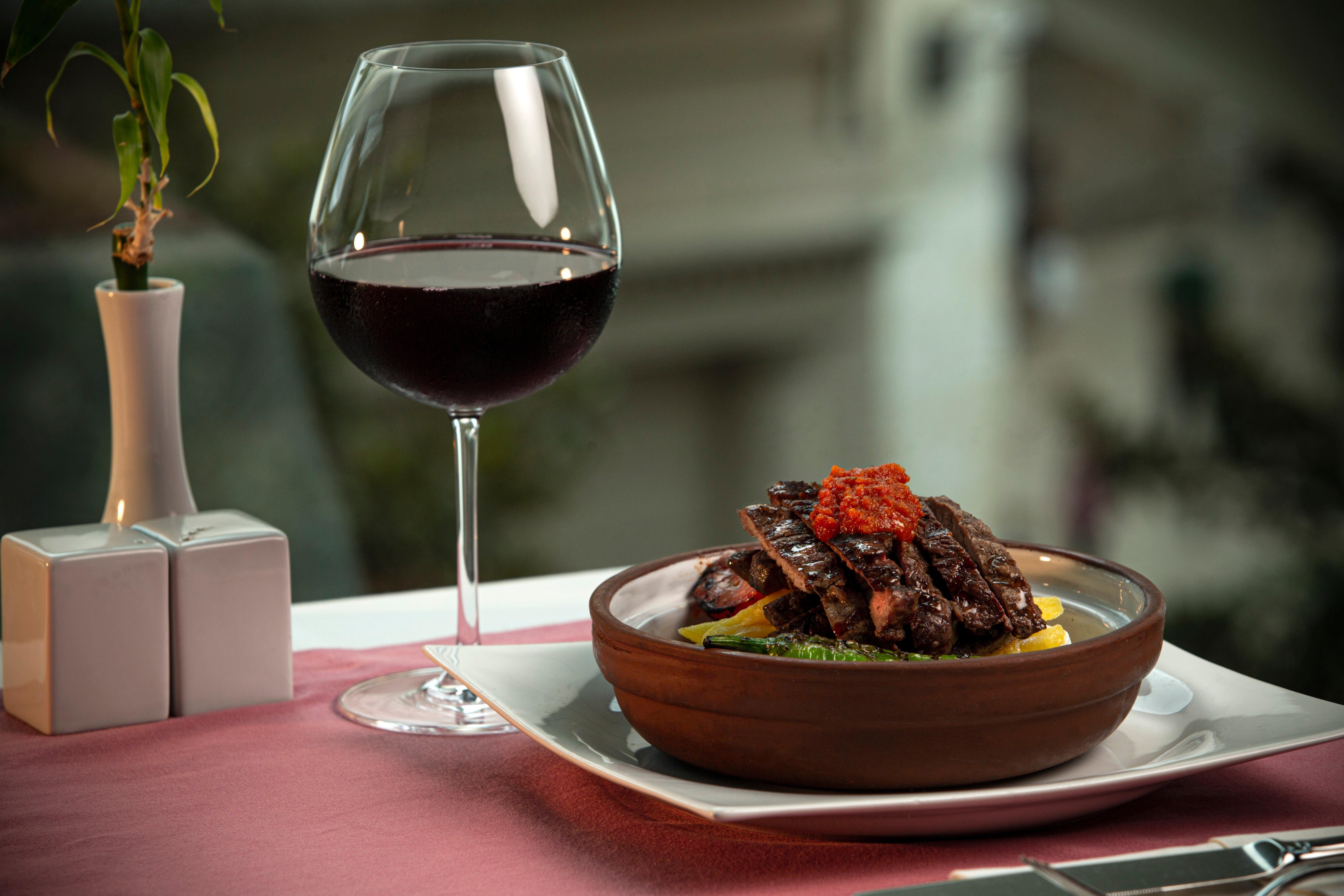 Crowne Plaza Istanbul Asia By Ihg Exterior foto A glass of red wine
