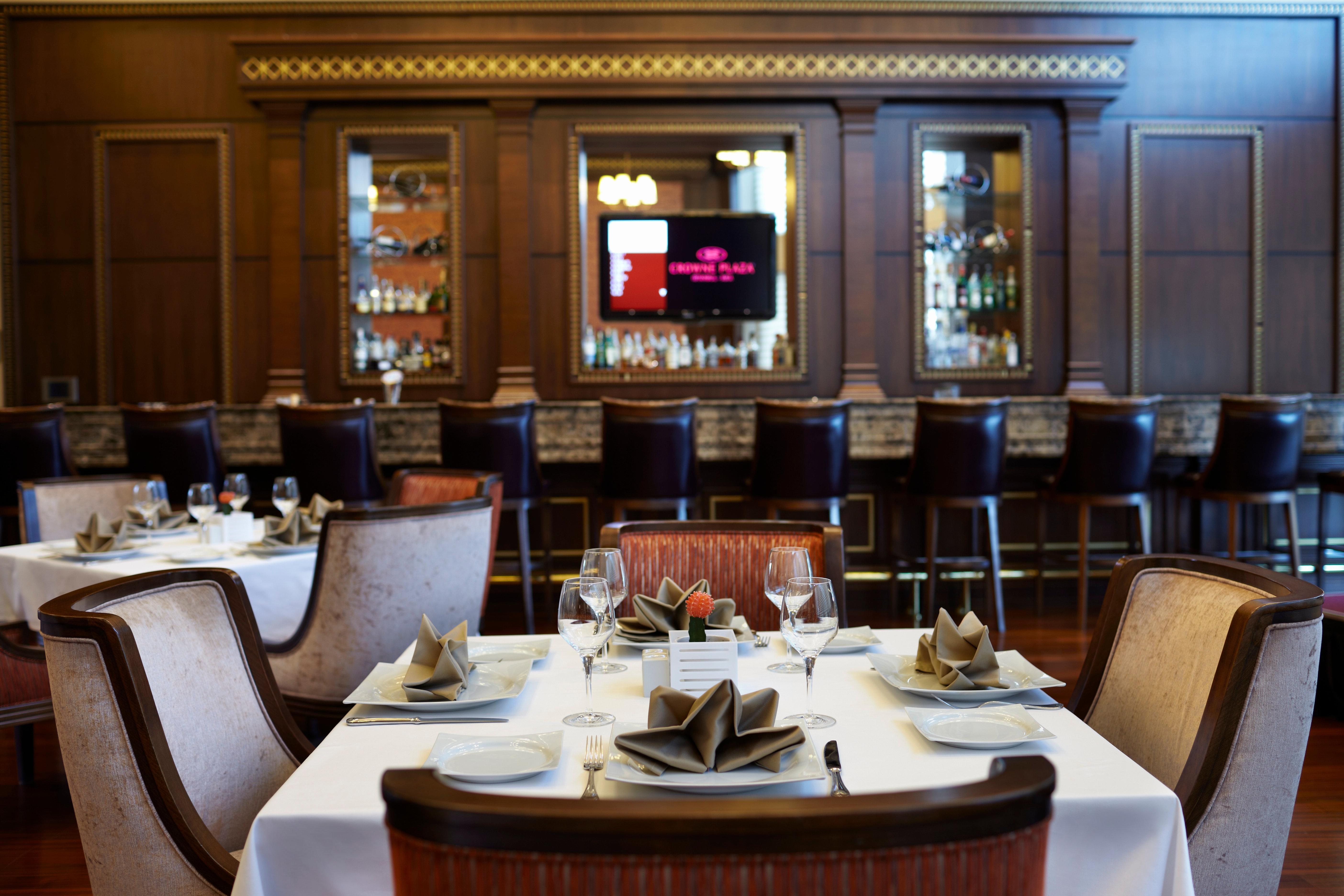 Crowne Plaza Istanbul Asia By Ihg Exterior foto The bar at the restaurant